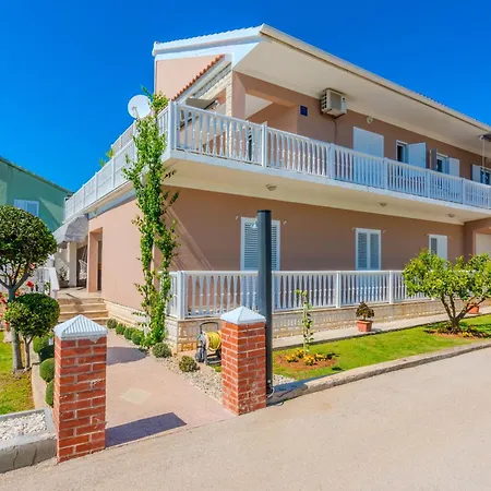 アパート Andelka